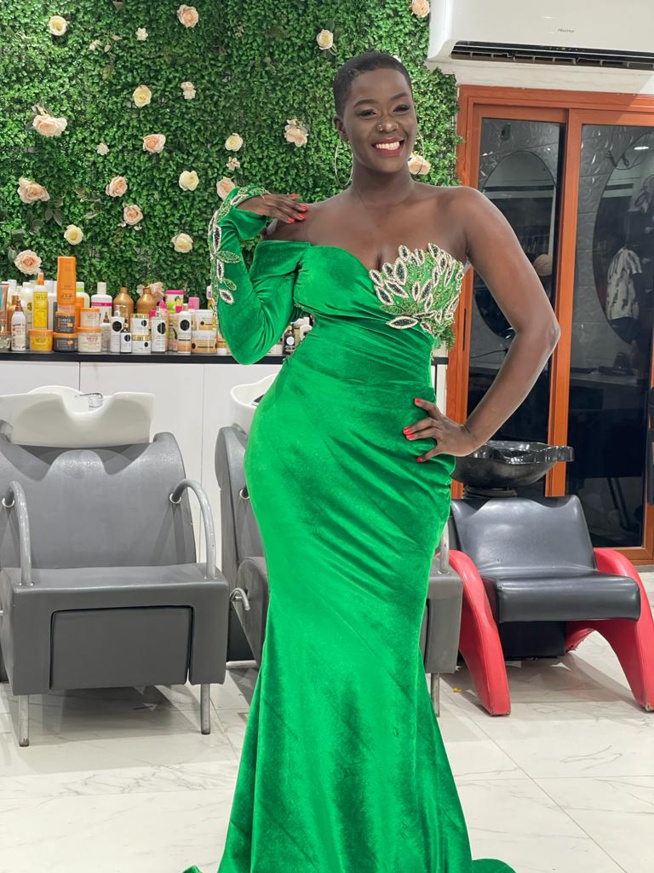 En images le vert menthe répond à l'artiste Myrma plus h0t et sexy qui secoue la toile.
