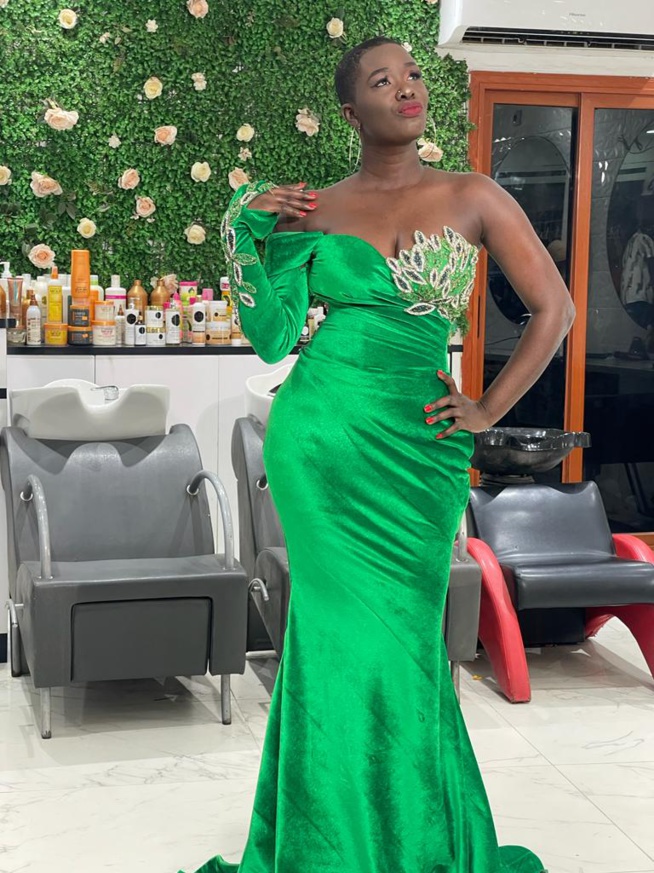 En images le vert menthe répond à l'artiste Myrma plus h0t et sexy qui secoue la toile.
