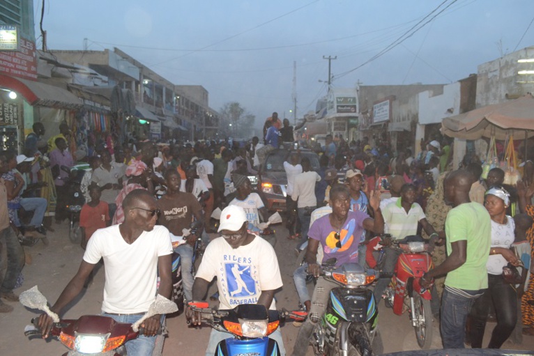 Images: Accueille triomphale de Pape Diouf par la population Kaolackoise ce 24 décembre. Regardez Images: Accueille triomphale de Pape Diouf par la population Kaolackoise ce 24 décembre. Regardez