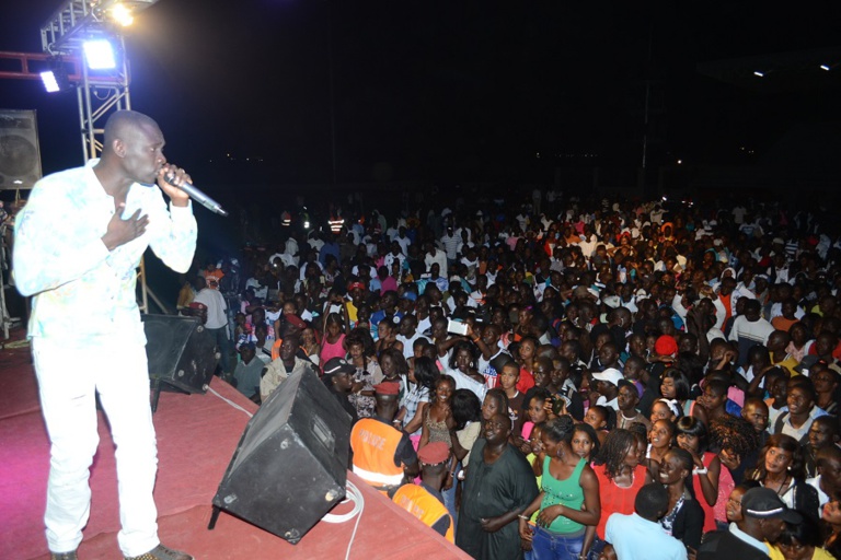 Les premières images: Pape Diouf inonde le stade Lamine Guéye de Kaolack Les premières images: Pape Diouf inonde le stade Lamine Guéye de Kaolack