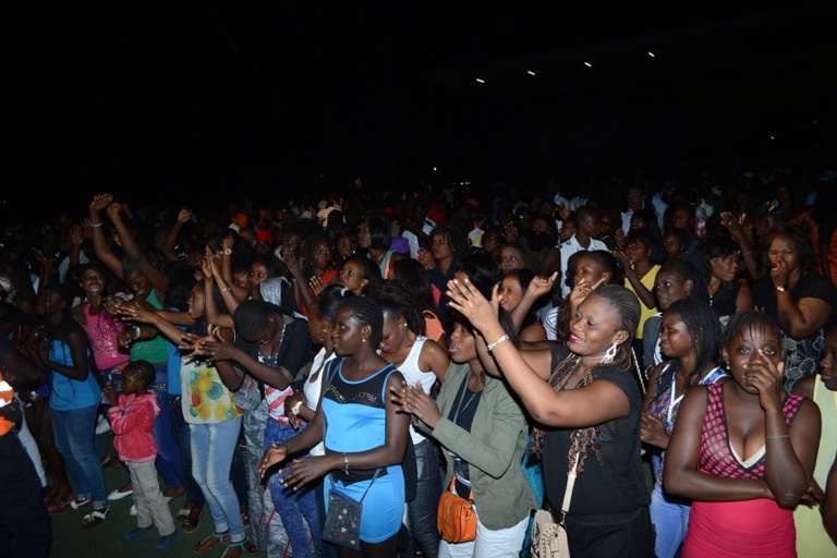 Les premières images: Pape Diouf inonde le stade Lamine Guéye de Kaolack Les premières images: Pape Diouf inonde le stade Lamine Guéye de Kaolack