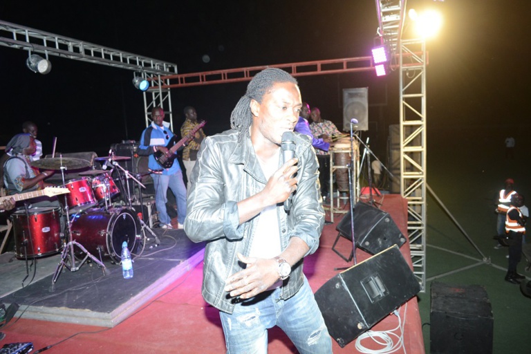 Les premières images: Pape Diouf inonde le stade Lamine Guéye de Kaolack Les premières images: Pape Diouf inonde le stade Lamine Guéye de Kaolack