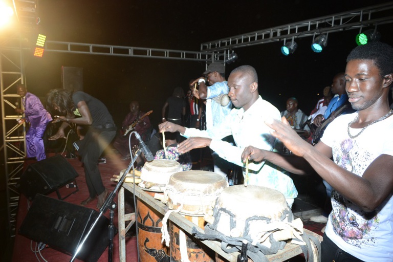 Les premières images: Pape Diouf inonde le stade Lamine Guéye de Kaolack Les premières images: Pape Diouf inonde le stade Lamine Guéye de Kaolack