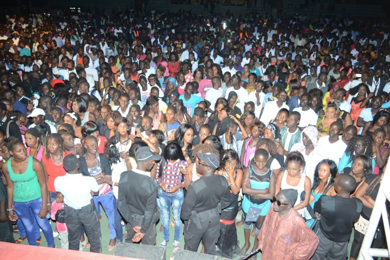 Les premières images: Pape Diouf inonde le stade Lamine Guéye de Kaolack Les premières images: Pape Diouf inonde le stade Lamine Guéye de Kaolack