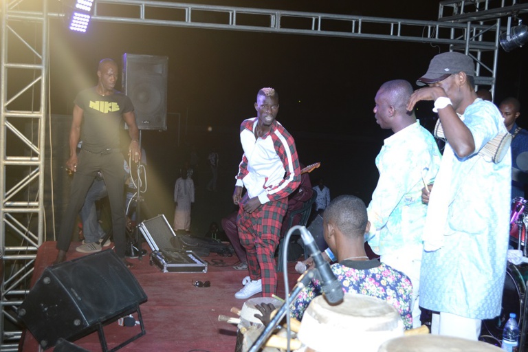 Les premières images: Pape Diouf inonde le stade Lamine Guéye de Kaolack Les premières images: Pape Diouf inonde le stade Lamine Guéye de Kaolack