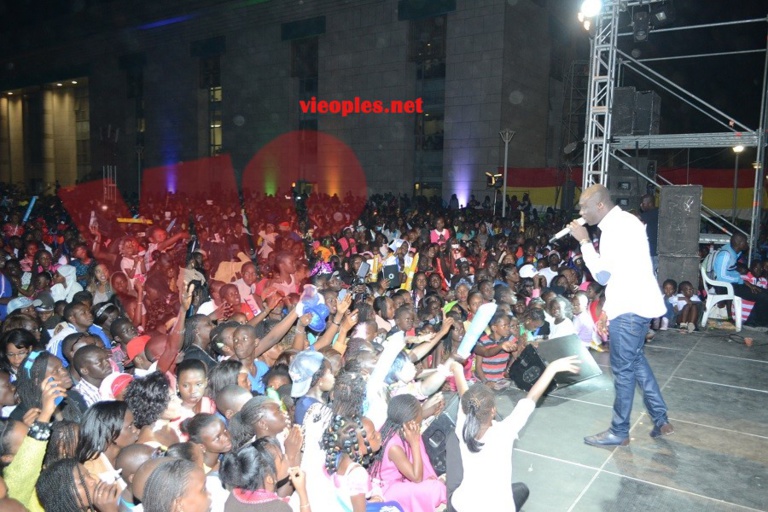 Petit bal des enfants: Ngoné Ndour et son label Prince art gagnent le pari du 25 décembre.Regardez Petit bal des enfants: Ngoné Ndour et son label Prince art gagnent le pari du 25 décembre.Regardez