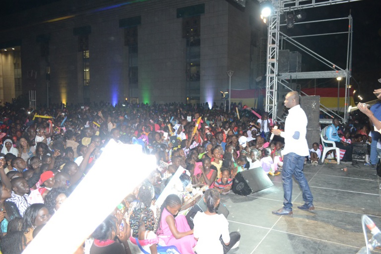 Petit bal des enfants: Ngoné Ndour et son label Prince art gagnent le pari du 25 décembre.Regardez Petit bal des enfants: Ngoné Ndour et son label Prince art gagnent le pari du 25 décembre.Regardez