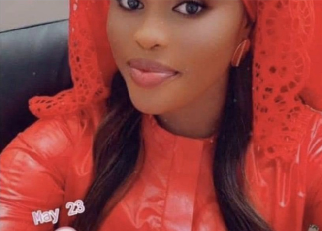Procès « Sweet Beauté » : Vêtue d’une robe rouge, Adji Sarr est arrivée au tribunal de Dakar