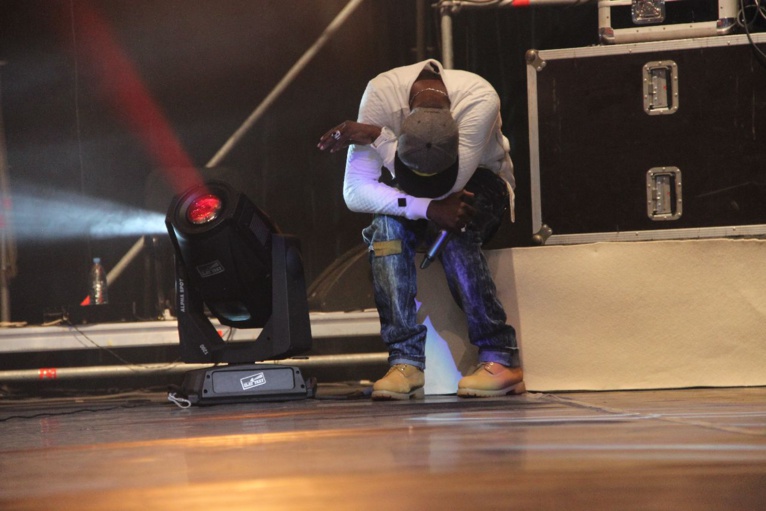 Grand théâtre: Fata relève le défi et marque ses empreintes. Regardez Grand théâtre: Fata relève le défi et marque ses empreintes. Regardez