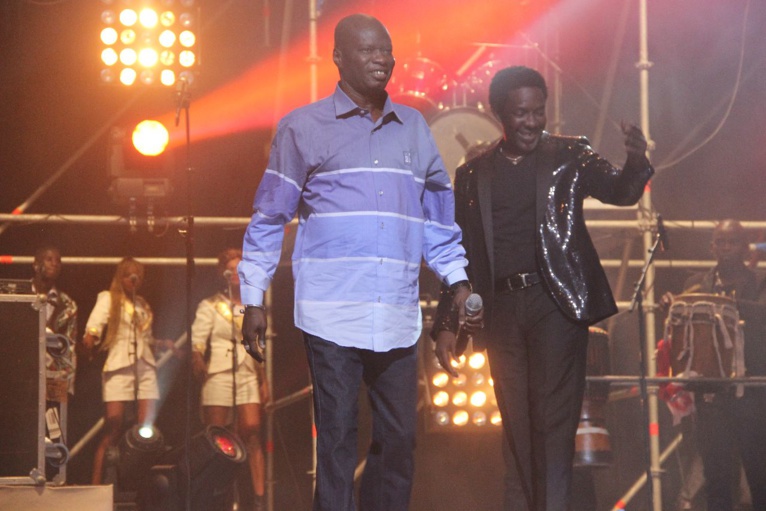 Grand théâtre: Fata relève le défi et marque ses empreintes. Regardez Grand théâtre: Fata relève le défi et marque ses empreintes. Regardez