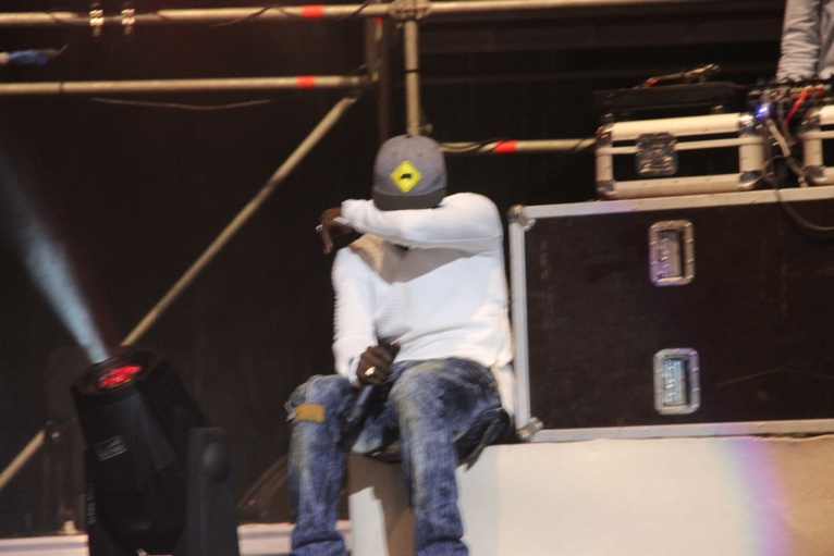 Grand théâtre: Fata relève le défi et marque ses empreintes. Regardez Grand théâtre: Fata relève le défi et marque ses empreintes. Regardez