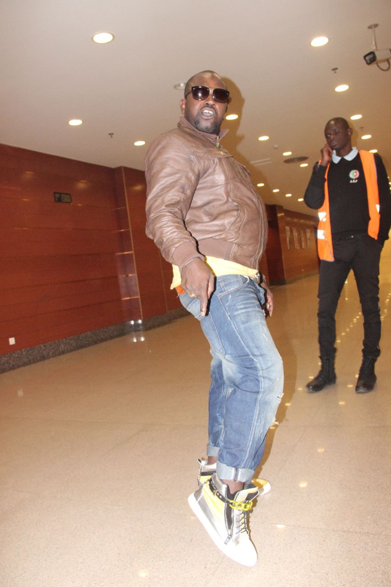 Grand théâtre: Fata relève le défi et marque ses empreintes. Regardez Grand théâtre: Fata relève le défi et marque ses empreintes. Regardez