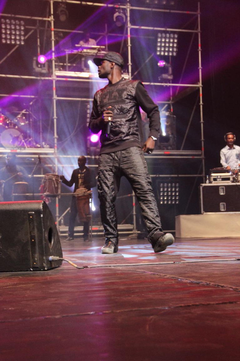 Grand théâtre: Fata relève le défi et marque ses empreintes. Regardez Grand théâtre: Fata relève le défi et marque ses empreintes. Regardez