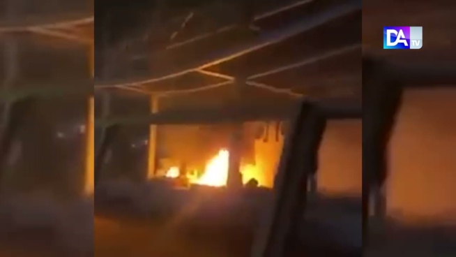 Grand Dakar : Des Installations Du Brt Brulées Par De Jeunes Manifestants Grand Dakar : Des Installations Du Brt Brulées Par De Jeunes Manifestants