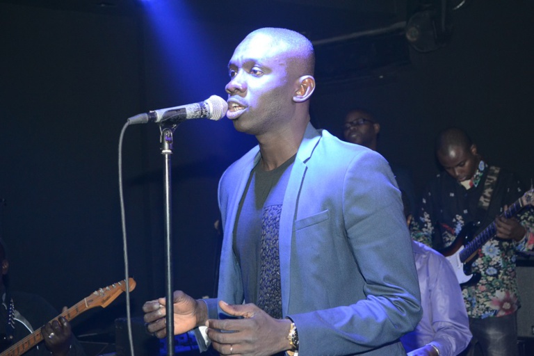 En direct du Baramundi: Pape Diouf surcharge la boite et casse la baraque 100% rakadiou show En direct du Baramundi: Pape Diouf surcharge la boite et casse la baraque 100% rakadiou show