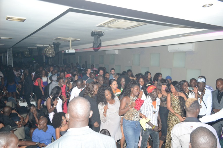 En direct du Baramundi: Pape Diouf surcharge la boite et casse la baraque 100% rakadiou show En direct du Baramundi: Pape Diouf surcharge la boite et casse la baraque 100% rakadiou show