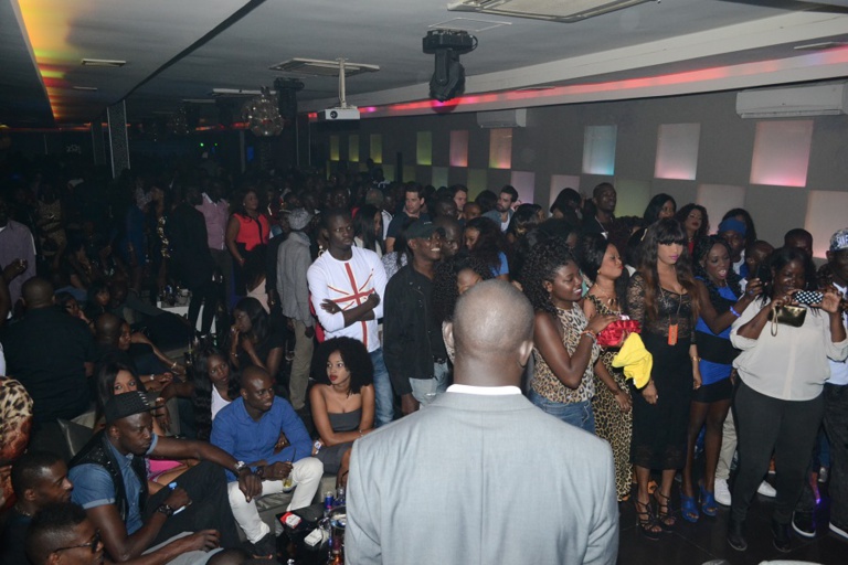 En direct du Baramundi: Pape Diouf surcharge la boite et casse la baraque 100% rakadiou show En direct du Baramundi: Pape Diouf surcharge la boite et casse la baraque 100% rakadiou show