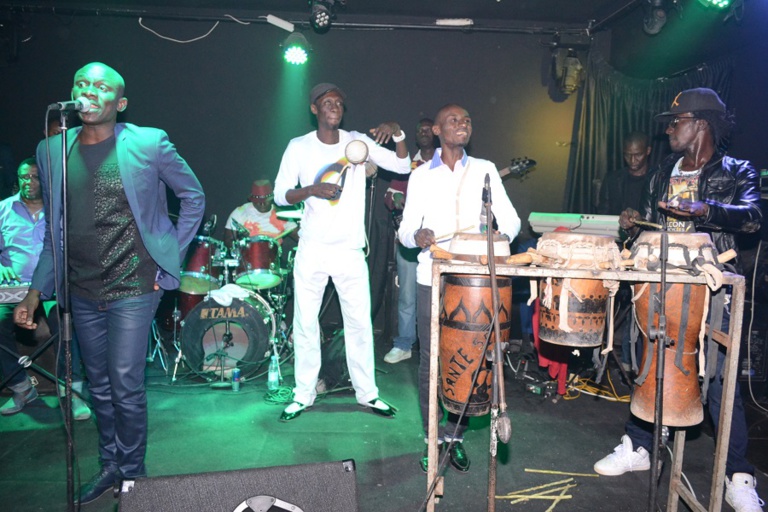 En direct du Baramundi: Pape Diouf surcharge la boite et casse la baraque 100% rakadiou show En direct du Baramundi: Pape Diouf surcharge la boite et casse la baraque 100% rakadiou show