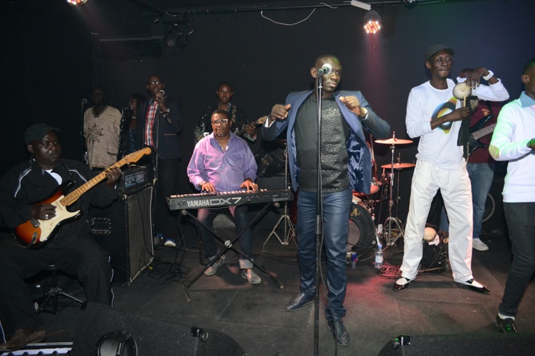 En direct du Baramundi: Pape Diouf surcharge la boite et casse la baraque 100% rakadiou show En direct du Baramundi: Pape Diouf surcharge la boite et casse la baraque 100% rakadiou show