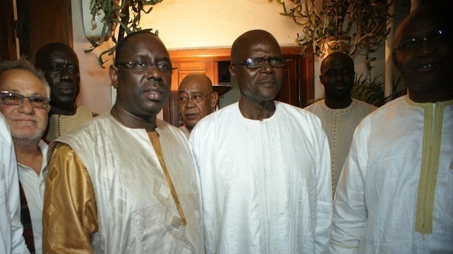 Crise APR-PS: Ousmane Tanor Dieng fait dans le clair-obscur! Crise APR-PS: Ousmane Tanor Dieng fait dans le clair-obscur!