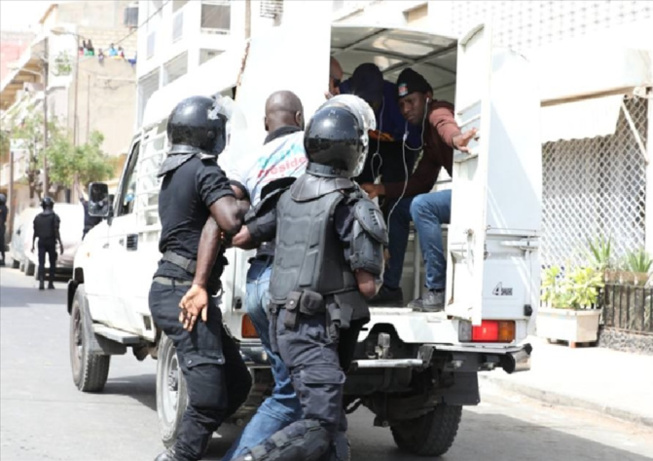 Touba - Incendie de la maison du ministre de l’intérieur : B. Ndiaye arrêté, 4 membres de Pastef recherchés