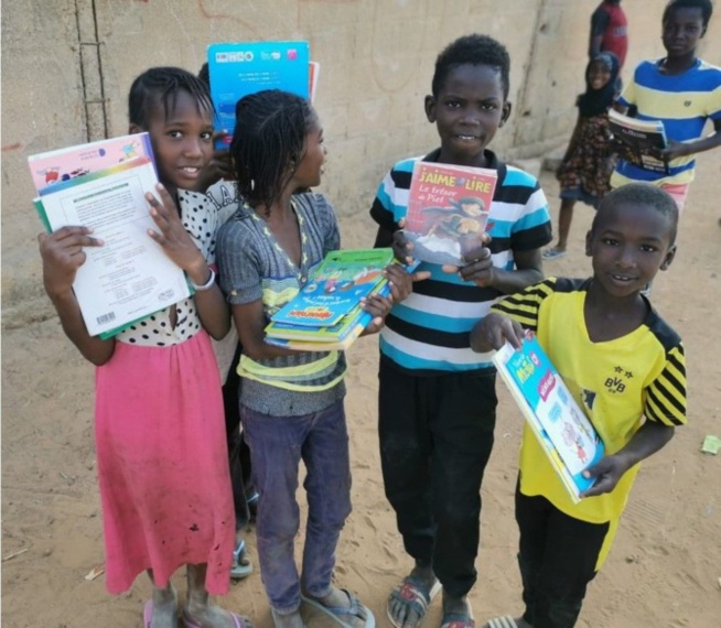 Les 26 000 livres offerts par l'association Culture Arts Santé et Environnement sont en cours de distribution à Dakar grâce au mécénat de compétence de la Compagnie Sucrière Sénégalaise Les 26 000 livres offerts par l'association Culture Arts Santé et Environnement sont en cours de distribution à Dakar grâce au mécénat de compétence de la Compagnie Sucrière Sénégalaise