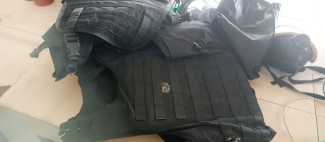 Des armes retrouvées dans l'une de véhicule du caravane de liberté de Sonko dans une station d'essence.