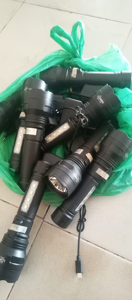 Des armes retrouvées dans l'une de véhicule du caravane de liberté de Sonko dans une station d'essence.