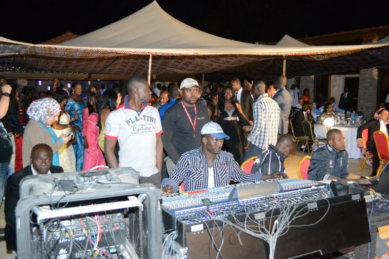 31 Décembre 2015: Pape Diouf exporte son "Rakadiou" à Monotel de la Mauritanie 31 Décembre 2015: Pape Diouf exporte son "Rakadiou" à Monotel de la Mauritanie