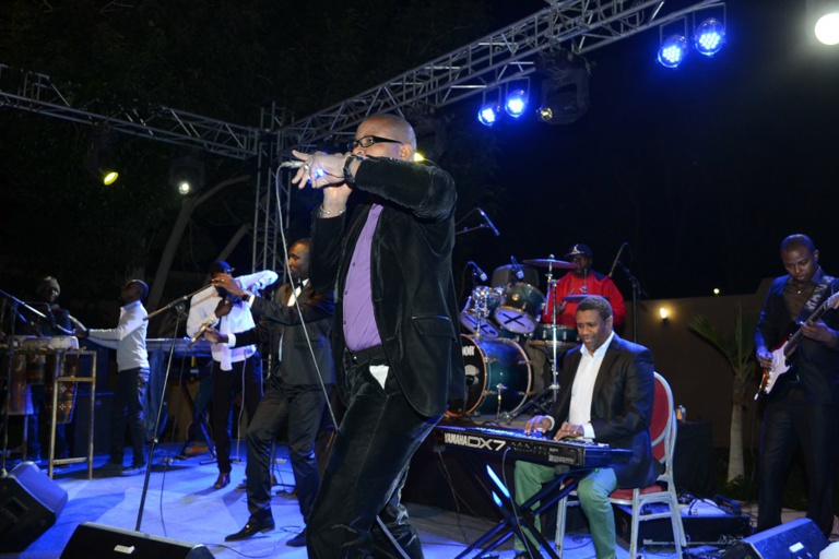 31 Décembre 2015: Pape Diouf exporte son "Rakadiou" à Monotel de la Mauritanie 31 Décembre 2015: Pape Diouf exporte son "Rakadiou" à Monotel de la Mauritanie