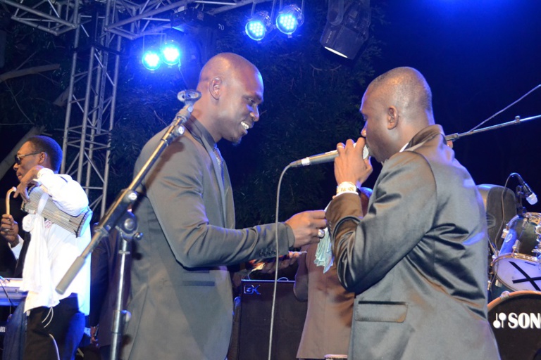 31 Décembre 2015: Pape Diouf exporte son "Rakadiou" à Monotel de la Mauritanie 31 Décembre 2015: Pape Diouf exporte son "Rakadiou" à Monotel de la Mauritanie