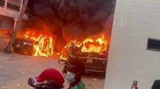 «Séquestration» de Sonko à la Cite Keur Gorgui : Liberté VI, Sacré Cœur 3 et Vdn, ces quartiers sous la furie dévastatrice des manifestants «Séquestration» de Sonko à la Cite Keur Gorgui : Liberté VI, Sacré Cœur 3 et Vdn, ces quartiers sous la furie dévastatrice des manifestants