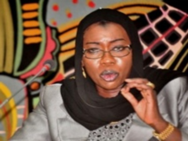 Chaudes empoignades en vue : Nafi Ngom Keita attaque Cheikh Yérim Seck et Mankeur Ndiaye Chaudes empoignades en vue : Nafi Ngom Keita attaque Cheikh Yérim Seck et Mankeur Ndiaye
