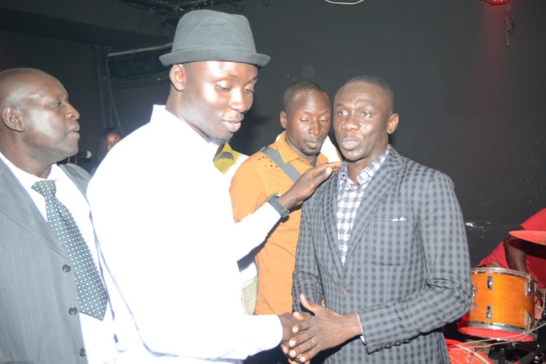 Images:Le rendez-vous dominical des Almadies avec Pape Diouf au Baramundi du dimanche 04 janvier: C'est le "Rakkaju show" Images:Le rendez-vous dominical des Almadies avec Pape Diouf au Baramundi du dimanche 04 janvier: C'est le "Rakkaju show"