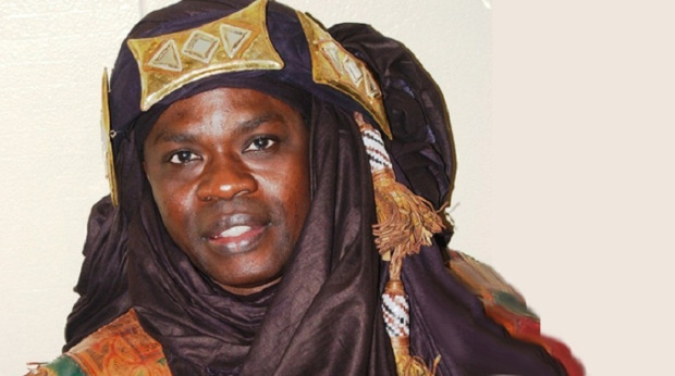 Baaba Maal prié de chanter le Prophète par le khalif de la famille Omarienne Baaba Maal prié de chanter le Prophète par le khalif de la famille Omarienne
