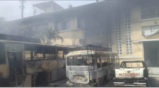 Ucad : Les autorités universitaires en visite des lieux impactés Ucad : Les autorités universitaires en visite des lieux impactés