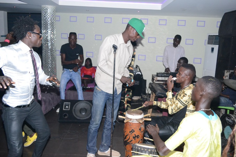 Revivez les images de la présentation du nouveau single Mon silence de Sorryba au Pentola Revivez les images de la présentation du nouveau single Mon silence de Sorryba au Pentola