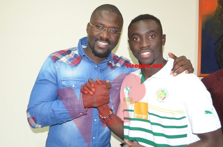 Le patron du label "Senart vision" Moustapha Dieng produit l'hymne de la CAN avec les lions de la téranga. Le patron du label "Senart vision" Moustapha Dieng produit l'hymne de la CAN avec les lions de la téranga.