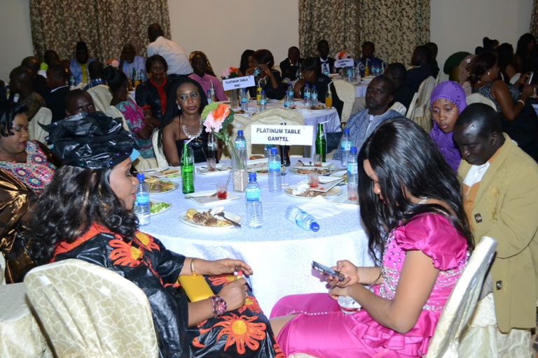 En direct de Banjul: Pape Diouf impose encore sa force en Gambie avec une soirée de gala à guichet fermé avec plus de 3979 places. Regardez En direct de Banjul: Pape Diouf impose encore sa force en Gambie avec une soirée de gala à guichet fermé avec plus de 3979 places. Regardez