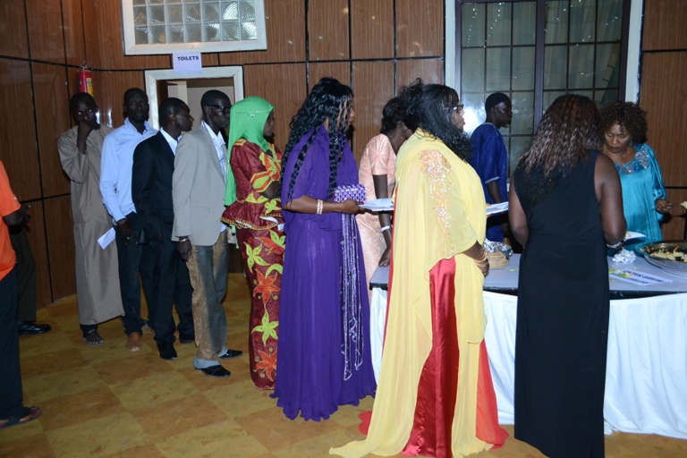 En direct de Banjul: Pape Diouf impose encore sa force en Gambie avec une soirée de gala à guichet fermé avec plus de 3979 places. Regardez En direct de Banjul: Pape Diouf impose encore sa force en Gambie avec une soirée de gala à guichet fermé avec plus de 3979 places. Regardez