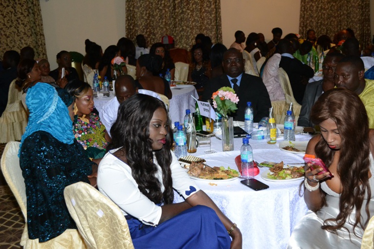 En direct de Banjul: Pape Diouf impose encore sa force en Gambie avec une soirée de gala à guichet fermé avec plus de 3979 places. Regardez En direct de Banjul: Pape Diouf impose encore sa force en Gambie avec une soirée de gala à guichet fermé avec plus de 3979 places. Regardez