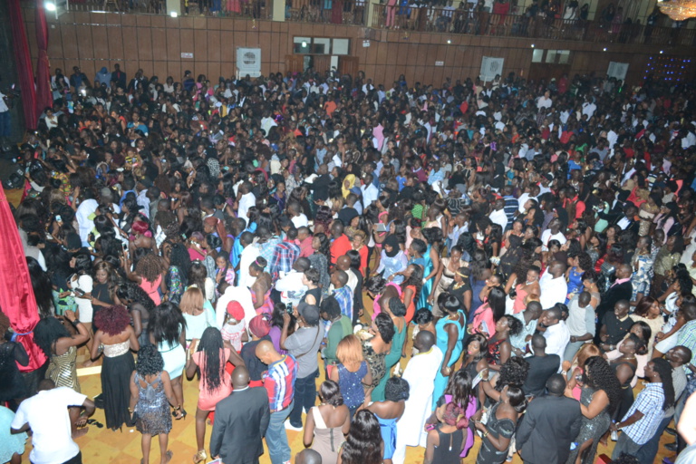 2nd day du "Rakadiou show" de la Gambie: Pape Diouf réussit le pari de la mobilisation encore au Pencha Mi de Banjul 2nd day du "Rakadiou show" de la Gambie: Pape Diouf réussit le pari de la mobilisation encore au Pencha Mi de Banjul