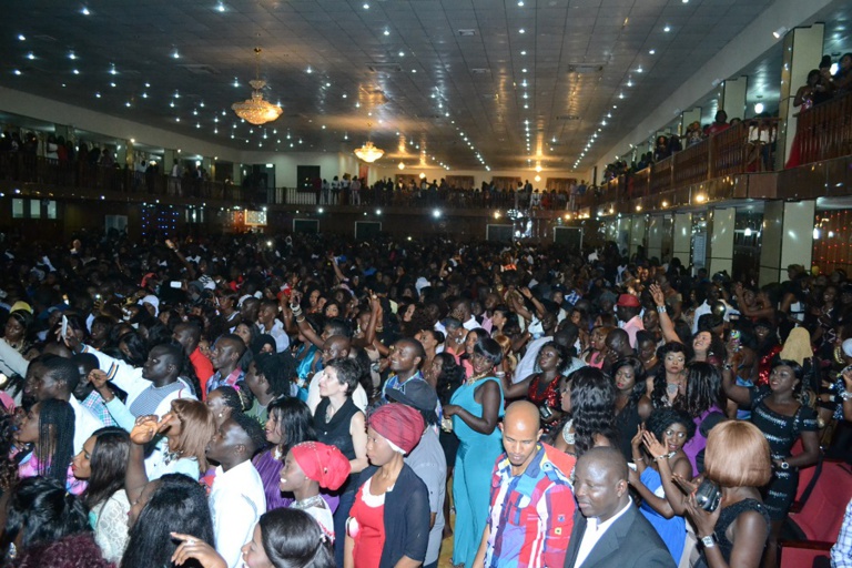 2nd day du "Rakadiou show" de la Gambie: Pape Diouf réussit le pari de la mobilisation encore au Pencha Mi de Banjul 2nd day du "Rakadiou show" de la Gambie: Pape Diouf réussit le pari de la mobilisation encore au Pencha Mi de Banjul