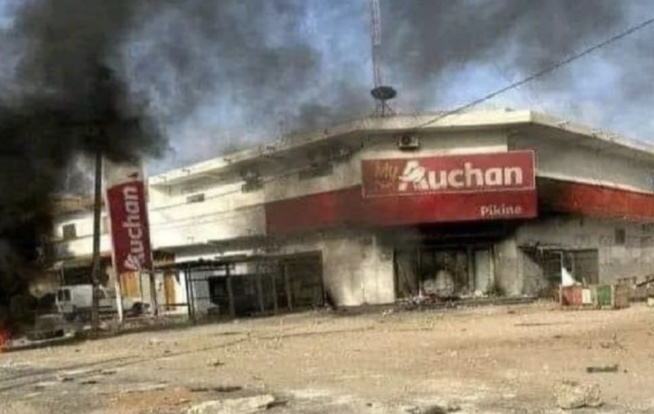 Conséquences des émeutes au Sénégal- C’est la grande ruée des élus , des capitaines d’industrie entre autres vers la sécurisation de leurs ...biens Conséquences des émeutes au Sénégal- C’est la grande ruée des élus , des capitaines d’industrie entre autres vers la sécurisation de leurs ...biens