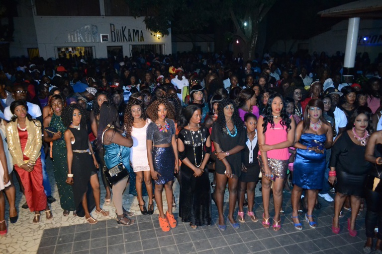 Le "Jokko" de Birkama de la Gambie à l'assaut du "Rakadiou show" de Pape Diouf. Regardez Le "Jokko" de Birkama de la Gambie à l'assaut du "Rakadiou show" de Pape Diouf. Regardez