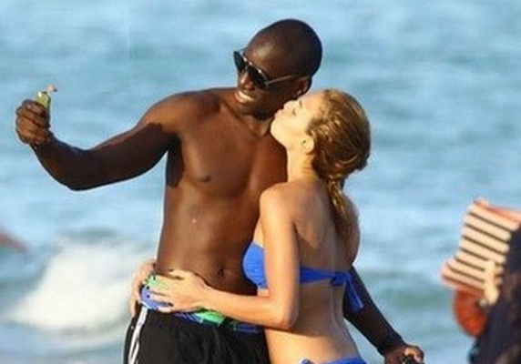 Photos: pas sélectionné à la Can, Demba Ba s’enjaille avec son épouse à Miami Photos: pas sélectionné à la Can, Demba Ba s’enjaille avec son épouse à Miami