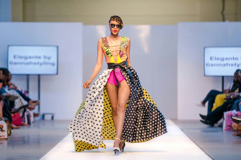 La Gambienne Régina Maneh ex miss Face of Africa Fashion Week London 2013 sur le podium.
