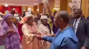 Le Président Macky Sall accueilli en grande pompe à Lisbonne (Vidéo) Le Président Macky Sall accueilli en grande pompe à Lisbonne (Vidéo)