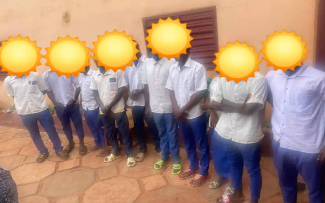 Guinée Baccalauréat à Siguiri : Plus de 60 candidats et surveillants éliminés pour «fraude» Guinée Baccalauréat à Siguiri : Plus de 60 candidats et surveillants éliminés pour «fraude»