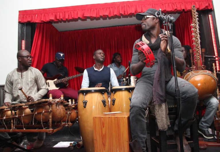 Sidy Samb à fond dans son art ce dimanche au just 4u Sidy Samb à fond dans son art ce dimanche au just 4u